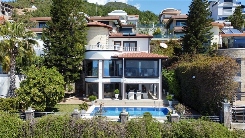 Elegant 3-Bedroom Sea-View Villa in Alanya | 251 m² on 503 m² Plot