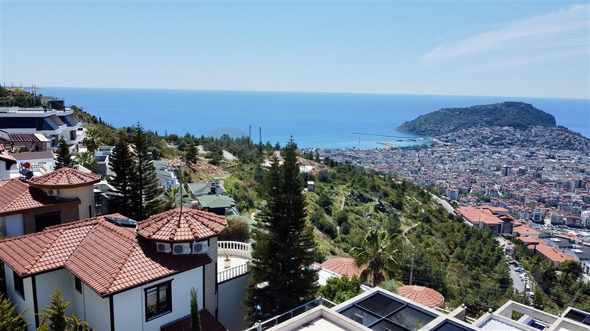Elegant 3-Bedroom Sea-View Villa in Alanya | 251 m² on 503 m² Plot