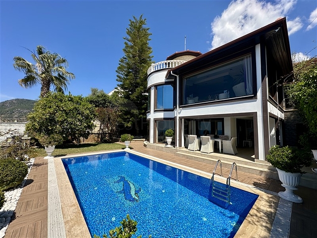 Elegant 3-Bedroom Sea-View Villa in Alanya | 251 m² on 503 m² Plot
