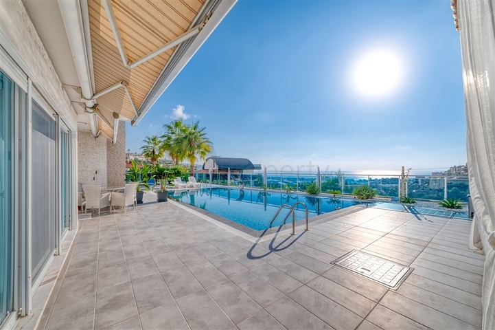 A spacious villa with sea views and a full range of amenities is the perfect combination of luxury and comfort.