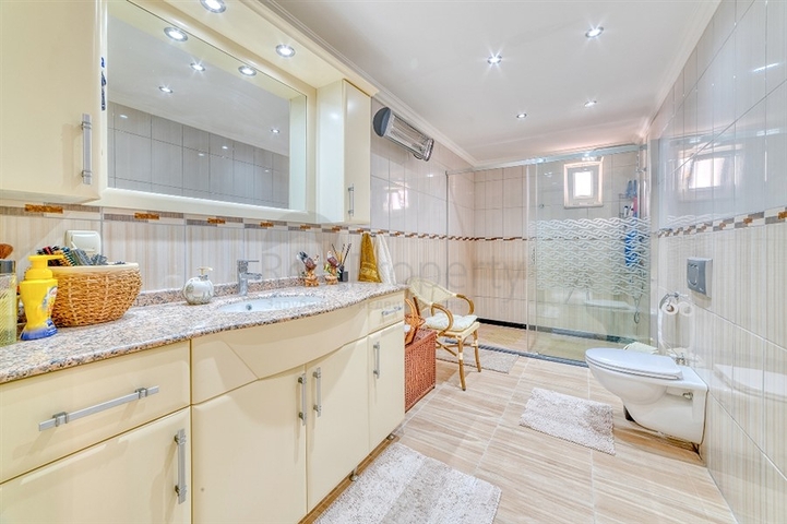 Furnished 3+1 Apartment in Mahmutlar, Alanya | 170 m² with Facilities