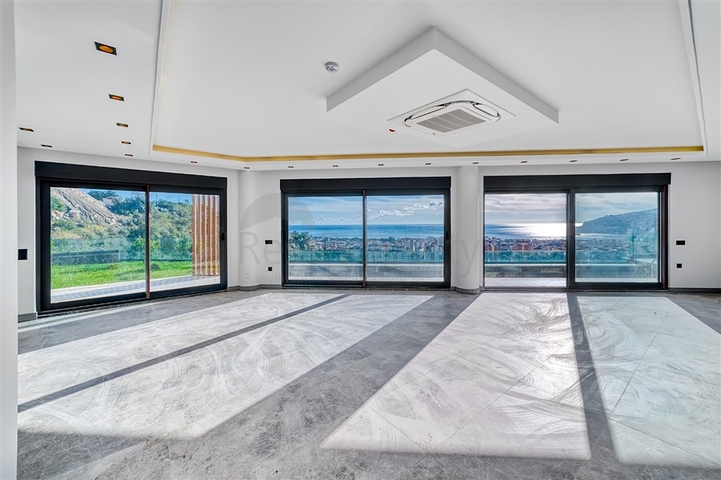 Modern luxury villa in the center of Cikcilli with panoramic sea views