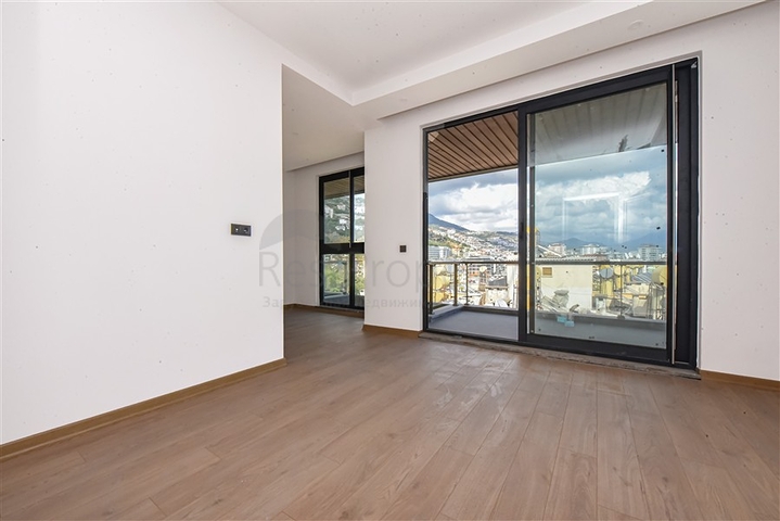 Penthouse with sea view in the heart of Alanya 