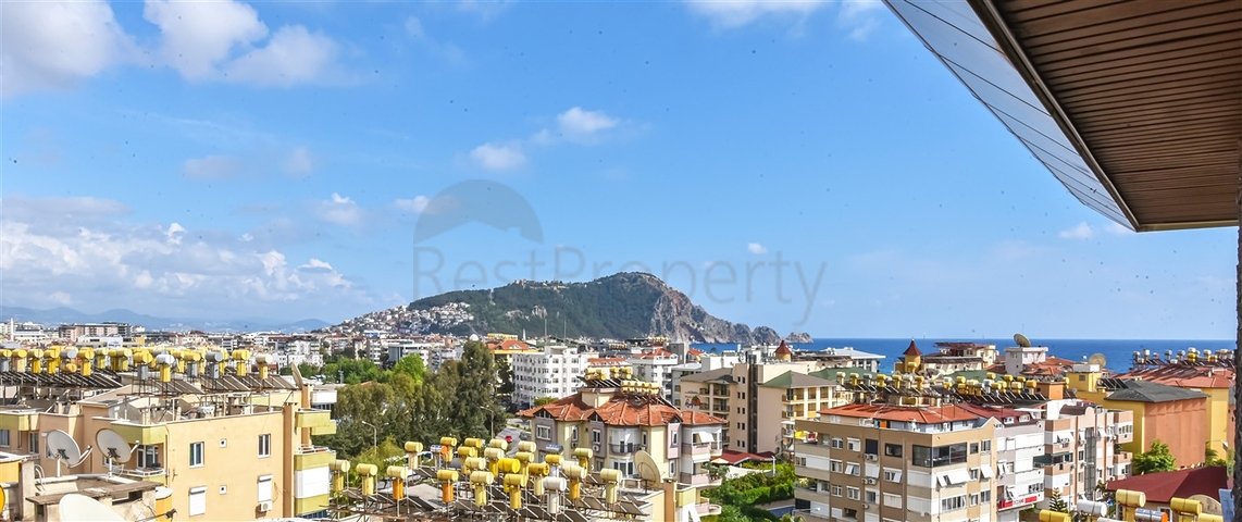 Penthouse with sea view in the heart of Alanya 