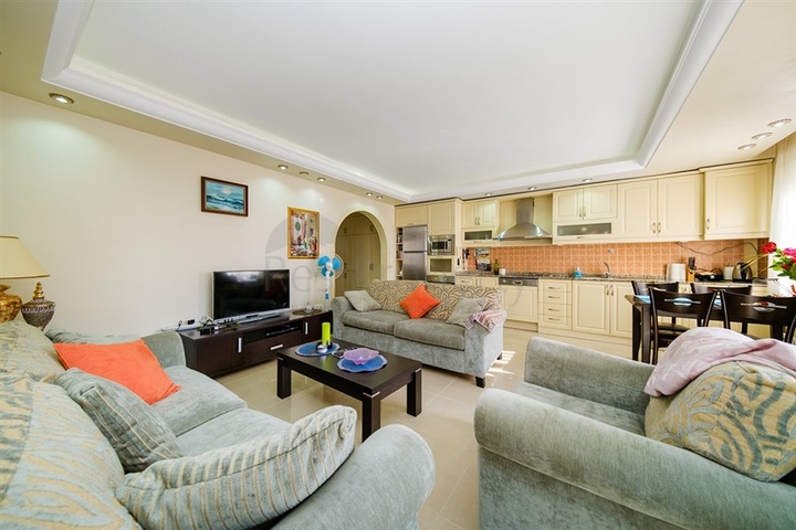 2+1 apartment in the Mahmutlar area within walking distance to the sea