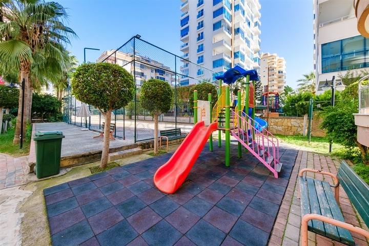 2+1 apartment in the Mahmutlar area within walking distance to the sea