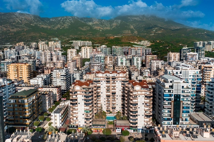 2+1 apartment in the Mahmutlar area within walking distance to the sea