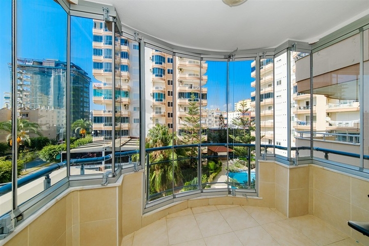 2+1 apartment in the Mahmutlar area within walking distance to the sea