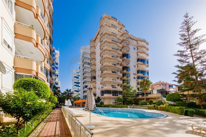 2+1 apartment in the Mahmutlar area within walking distance to the sea