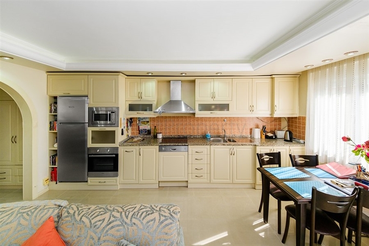 2+1 apartment in the Mahmutlar area within walking distance to the sea