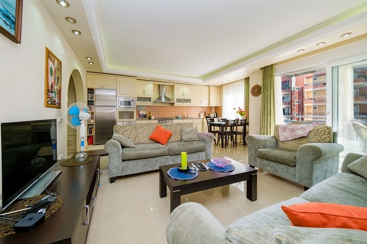 2+1 apartment in the Mahmutlar area within walking distance to the sea