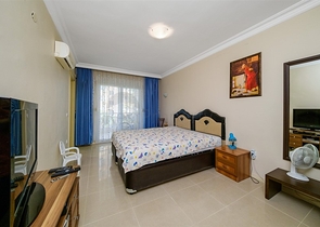 2+1 apartment in the Mahmutlar area within walking distance to the sea