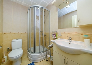 2+1 apartment in the Mahmutlar area within walking distance to the sea