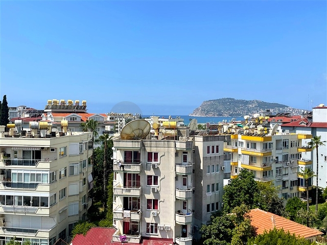 Luxury 3+1 penthouse in a prestigious area of Alanya with sea view