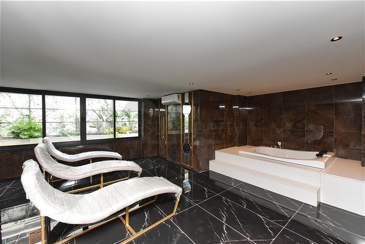 Luxury 3+1 penthouse in a prestigious area of Alanya with sea view