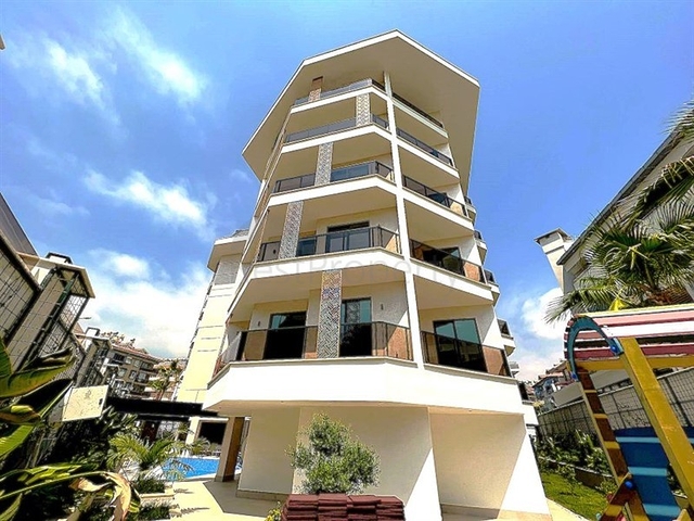 Luxury 3+1 penthouse in a prestigious area of Alanya with sea view