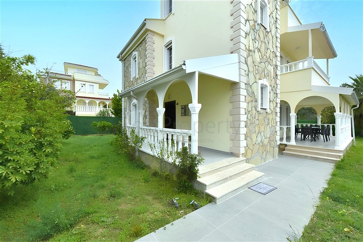 Luxury 4+1 Villa Near Incekum Beach | 290 m² Sea-View Residence
