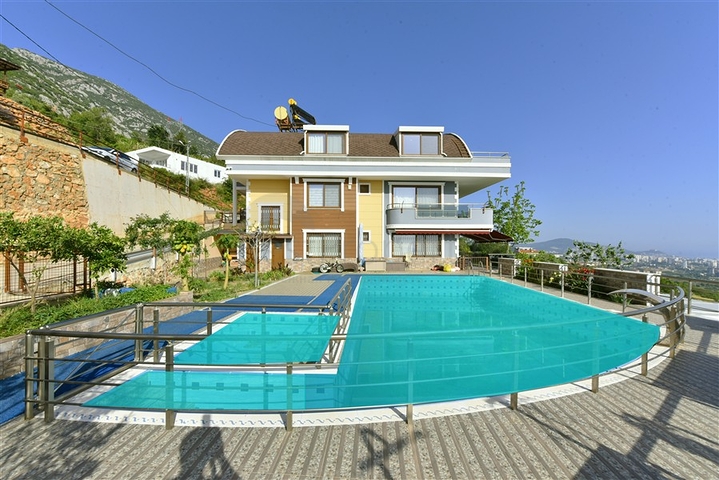 Spacious 11+2 villa with private plot and panoramic sea views