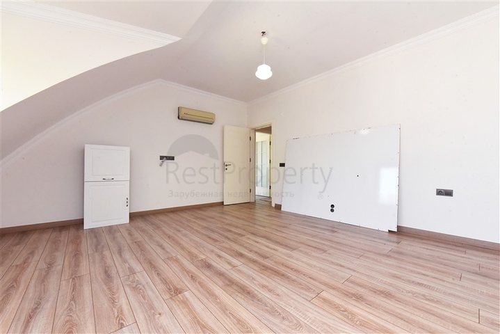 Spacious 11+2 villa with private plot and panoramic sea views