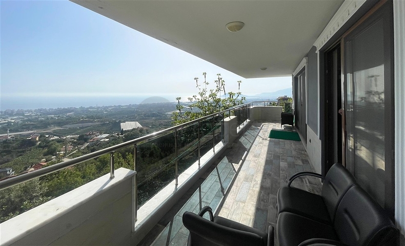 Spacious 11+2 villa with private plot and panoramic sea views