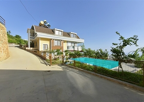 Spacious 11+2 villa with private plot and panoramic sea views