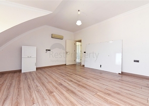 Spacious 11+2 villa with private plot and panoramic sea views