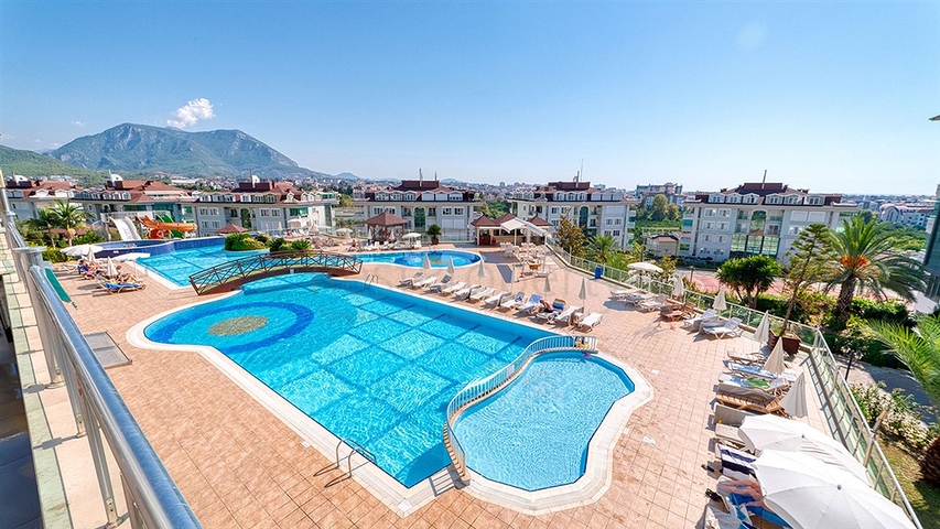Spacious 4+2 apartment in a complex with luxury infrastructure in Alanya