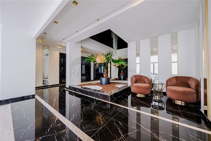 Furnished 2+1 Apartment in Central Alanya | 150 m to Private Beach