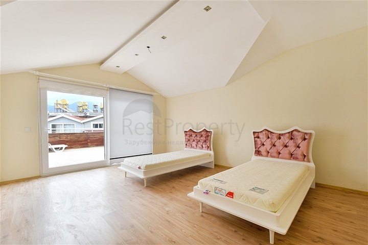 Spacious 4+1 Penthouse in Oba, Alanya | 240 m² with Large Terrace