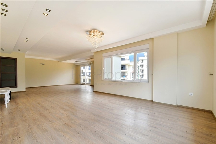 Spacious 4+1 Penthouse in Oba, Alanya | 240 m² with Large Terrace