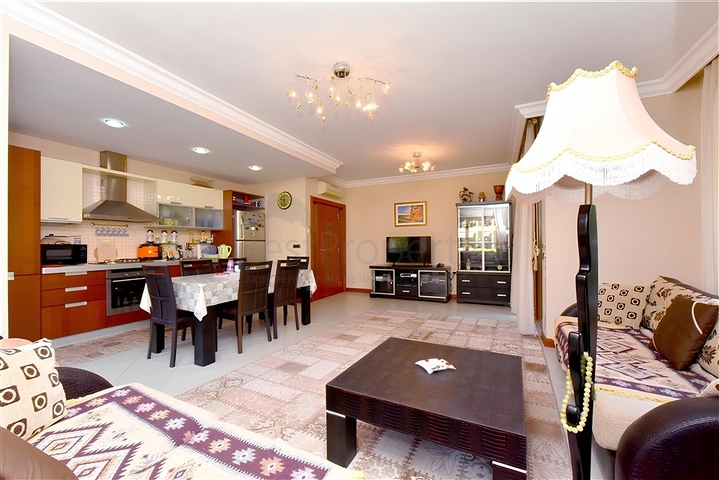 Spacious 2+1 Apartment in Central Alanya — 110 m², Resort Complex