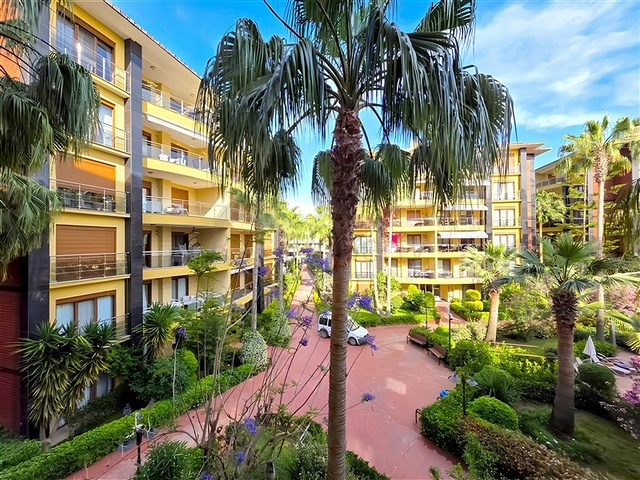 Spacious 2+1 Apartment in Central Alanya — 110 m², Resort Complex