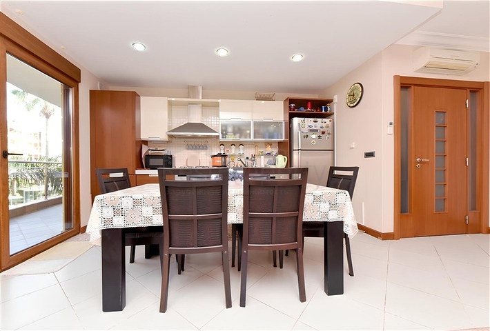 Spacious 2+1 Apartment in Central Alanya — 110 m², Resort Complex