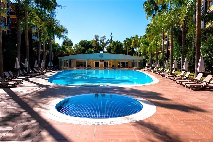 Spacious 2+1 Apartment in Central Alanya — 110 m², Resort Complex