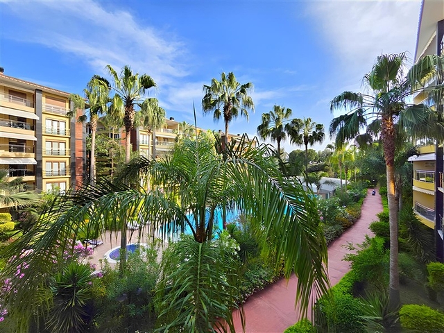 Spacious 2+1 Apartment in Central Alanya — 110 m², Resort Complex