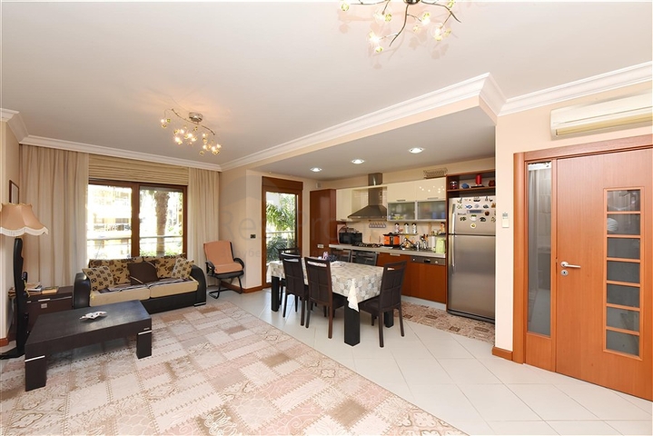 Spacious 2+1 Apartment in Central Alanya — 110 m², Resort Complex