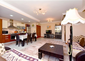 Spacious 2+1 Apartment in Central Alanya — 110 m², Resort Complex