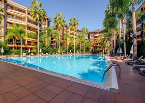 Spacious 2+1 Apartment in Central Alanya — 110 m², Resort Complex