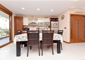 Spacious 2+1 Apartment in Central Alanya — 110 m², Resort Complex