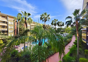 Spacious 2+1 Apartment in Central Alanya — 110 m², Resort Complex