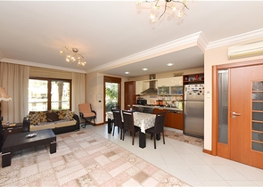 Spacious 2+1 Apartment in Central Alanya — 110 m², Resort Complex