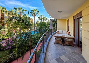 Spacious 2+1 Apartment in Central Alanya — 110 m², Resort Complex