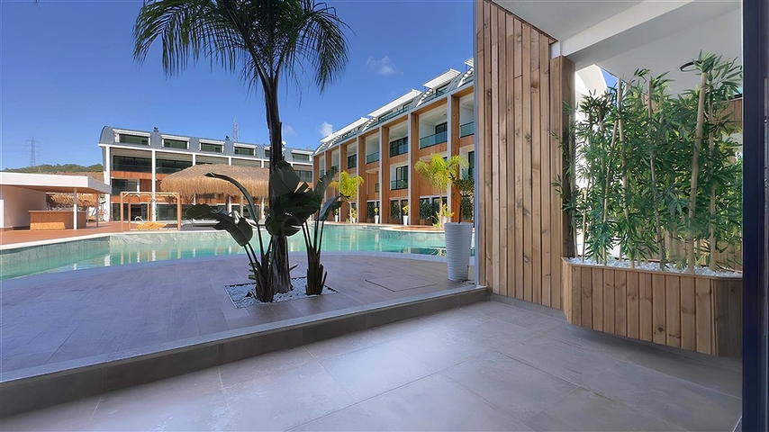 Modern duplex 2+1 with garden in a complex by the sea 