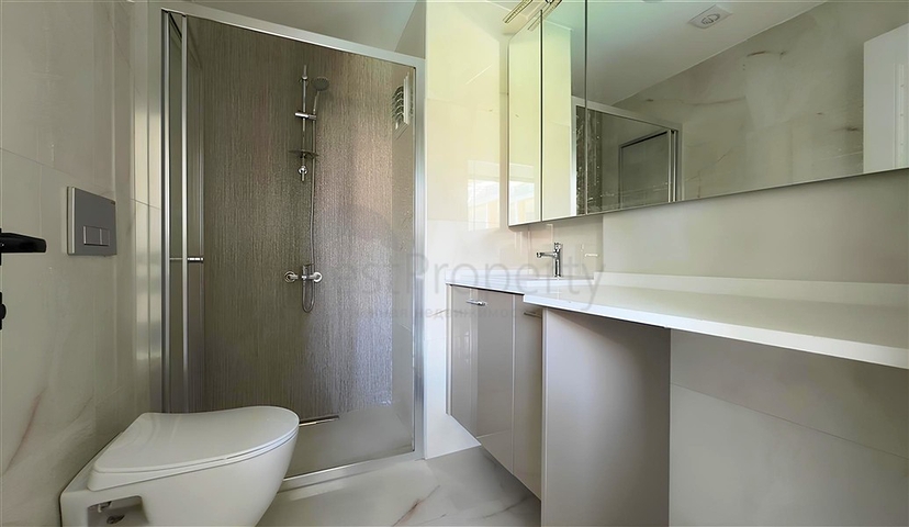 Modern duplex 2+1 with garden in a complex by the sea 