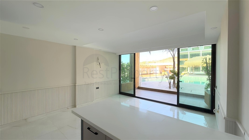 Modern duplex 2+1 with garden in a complex by the sea 