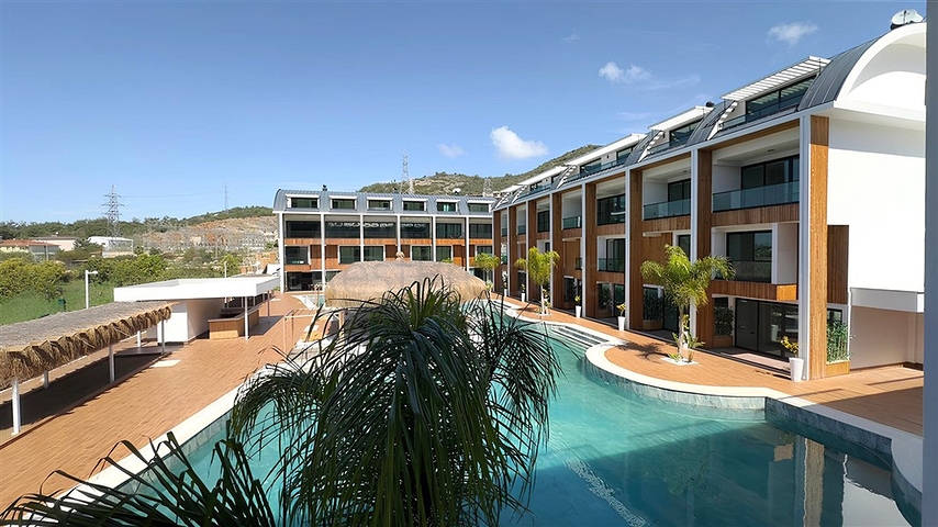 Modern duplex 2+1 with garden in a complex by the sea 