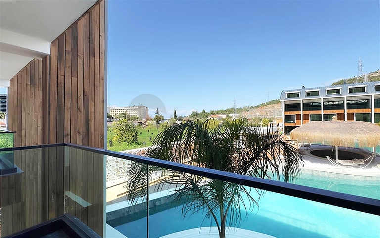 Modern duplex 2+1 with garden in a complex by the sea 