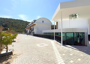 Modern duplex 2+1 with garden in a complex by the sea 