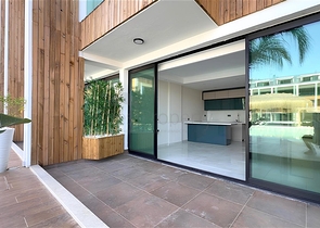 Modern duplex 2+1 with garden in a complex by the sea 