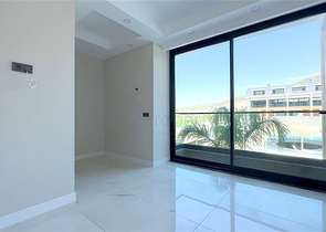 Modern duplex 2+1 with garden in a complex by the sea 